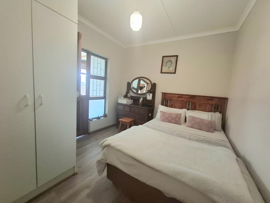 5 Bedroom Property for Sale in Beacon Bay Eastern Cape